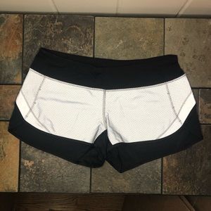 LuLulemon reflective silver / black run shorts 8